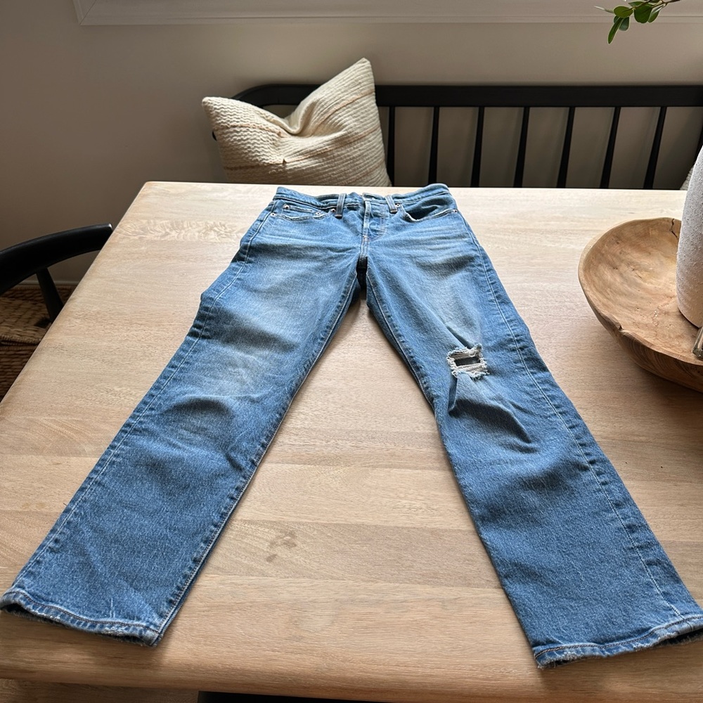 Levi’s premium wedgie straight 25